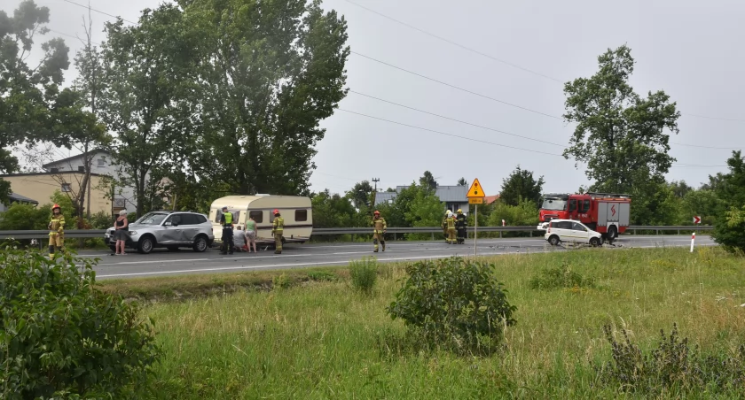 Wypadek na DK14 w Łowiczu. Są poszkodowani! (foto) AKTUALIZACJA