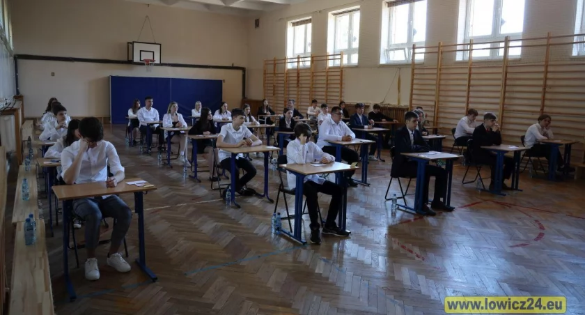 Ósmoklasiści poznali wyniki egzaminów. Jak poszło uczniom łowickich podstawówek?