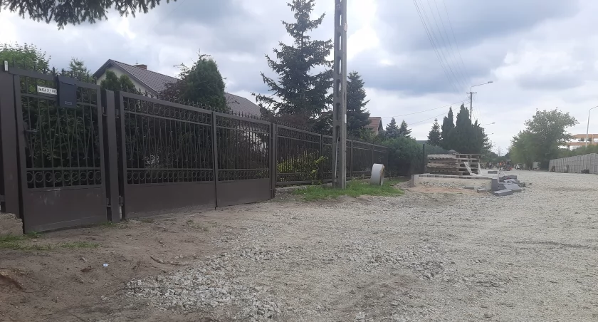 Trwa rozbudowa ul. Czajki w Łowiczu. Część mieszkańców ma zastrzeżenia (foto)