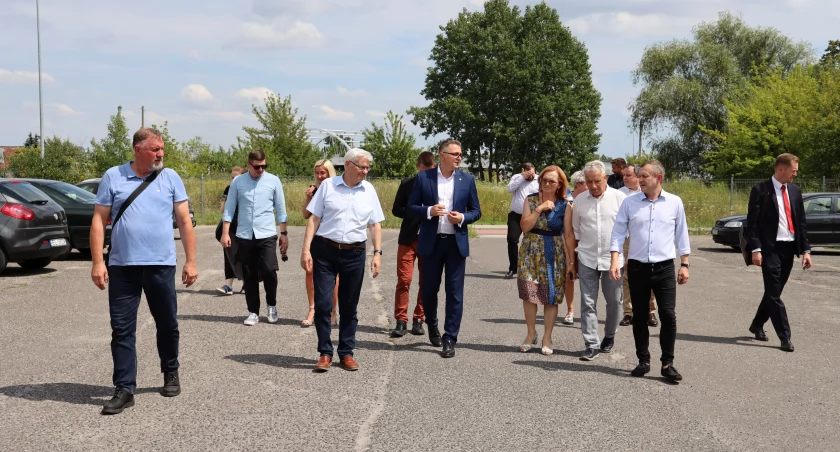 Rada Miejska w Łowiczu znów nie podjęła decyzji w sprawie sprzedaży działek. „Wstyd, hańba” (foto, film)