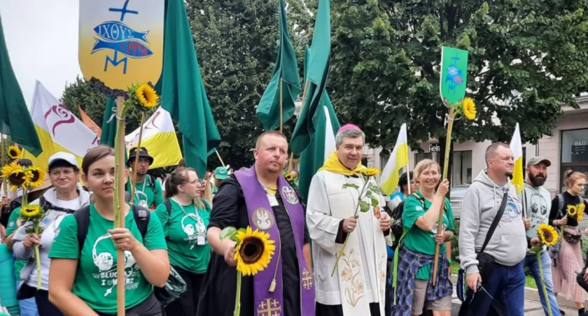 29. Łowicka Piesza Pielgrzymka Młodzieżowa na Jasną Górę. Rozmowa z przewodnikiem ks. Jackiem Zielińskim