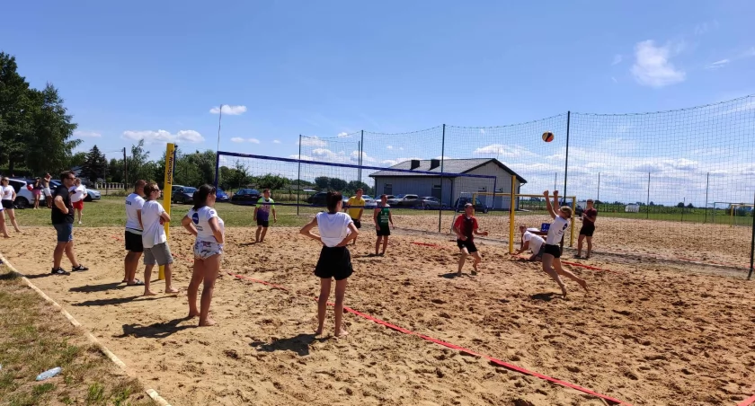 Ekipa „Głowaccy” wygrywa I Turniej Siatkówki Plażowej w Boczkach Chełmońskich (foto)
