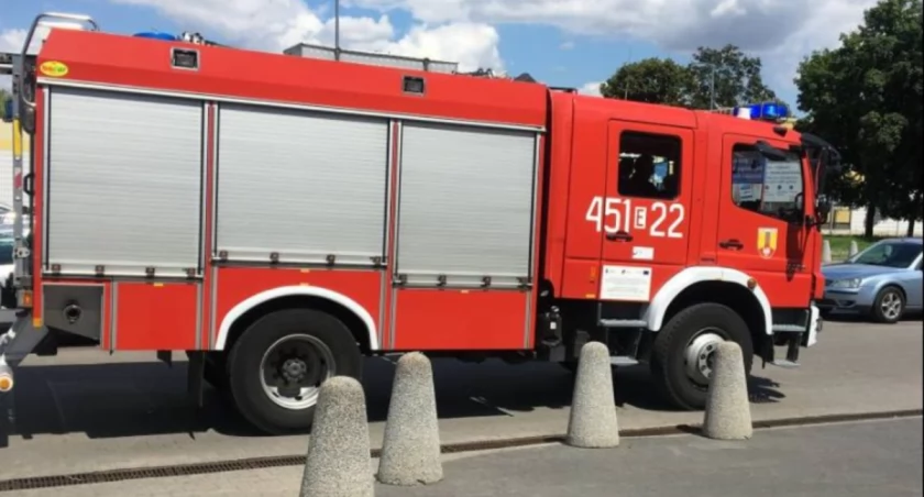 Łowicz. Strażacy wezwani do pomocy ratownikom medycznym 