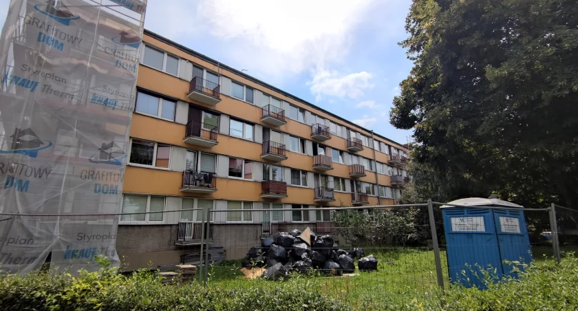 Łowicka Spółdzielnia Mieszkaniowa dociepli dachy budynków w swoich zasobach (foto)