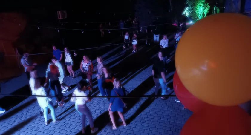Gorące rytmy latino wybrzmiewają na Dziedzińcu Łowickiego Ośrodka Kultury (foto,film)