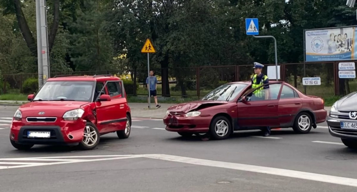 Wypadek na skrzyżowaniu Ułańskiej i Starościńskiej w Łowiczu (foto) AKTUALIZACJA