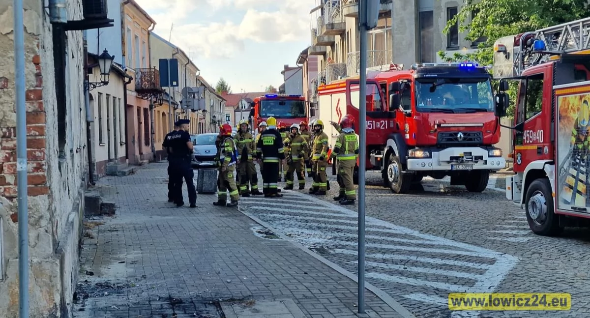 Ponowny pożar pustostanu na Nowym Rynku w Łowiczu (foto, film)