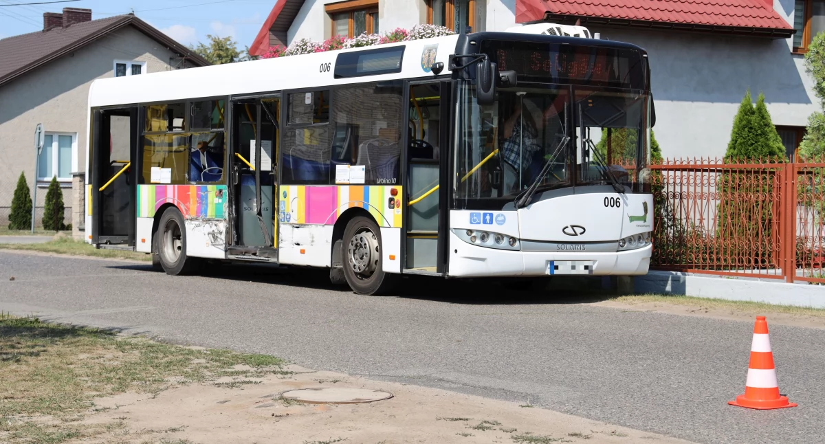 Zdarzenie drogowe z udziałem autobusu MZK pod Łowiczem - AKTUALIZACJA (foto)