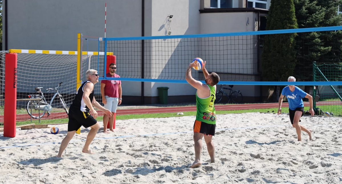 I Mistrzostwa Łowicza oldboyów w siatkówce plażowej (foto)