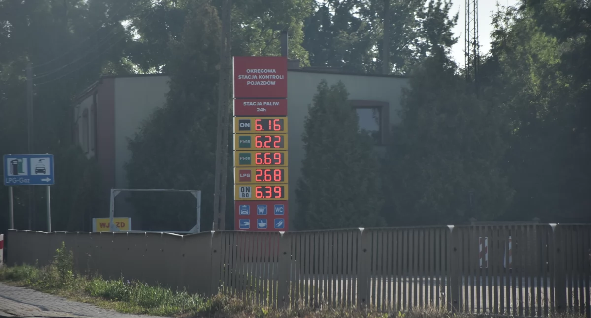 Ile zapłacimy za paliwo na łowickich stacjach benzynowych?