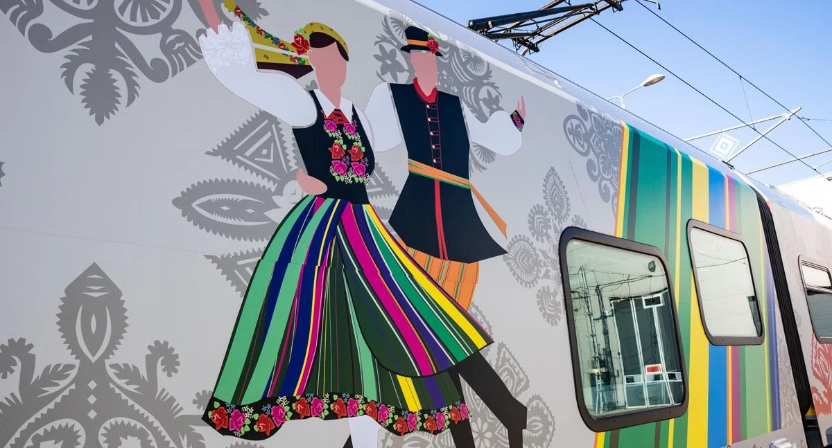 Łowickie motywy na pociągu kursującym do Spały na dożynki (foto)