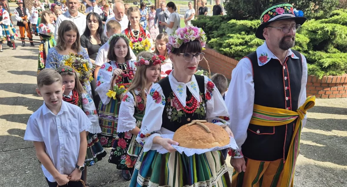 Parafia w Zdunach dziękuje za tegoroczne plony (foto, film)