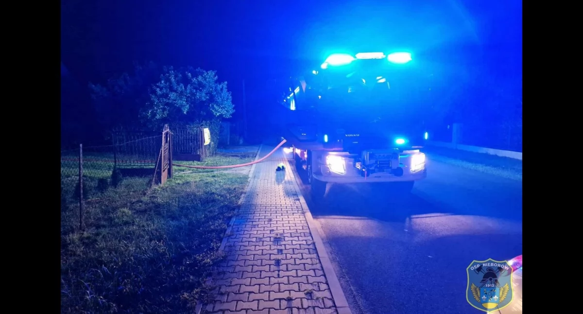 Nocny pożar budynku gospodarczego w Nieborowie