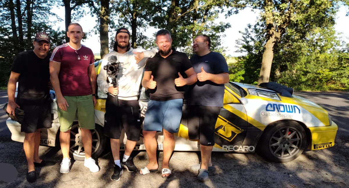 34-letnim Oplem Omegą DTM pobili rekord w objechaniu Polski wzdłuż jej granic (foto)
