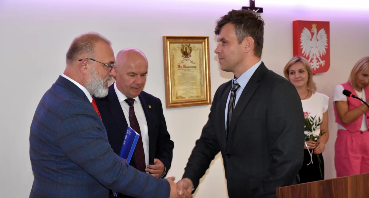 Złożyli ślubowanie i odebrali akty nadania na stopień nauczyciela mianowanego (foto)
