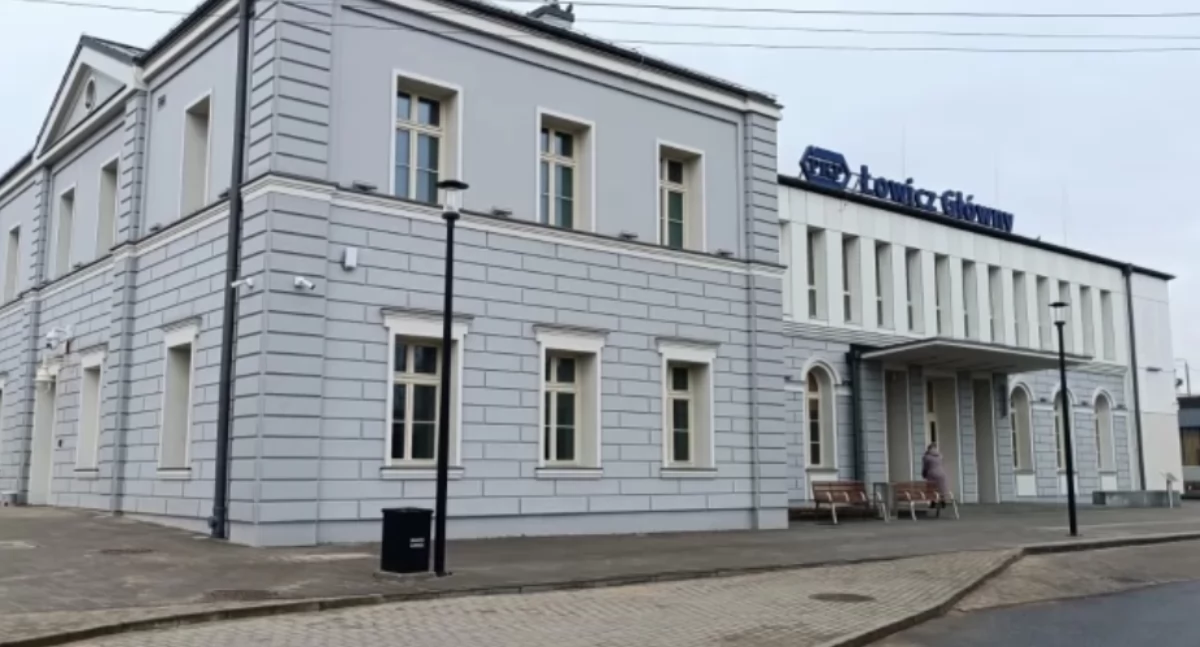 Strażacy interweniowali na dworcu PKP! Mężczyzna ranny po uderzeniu hulajnogą