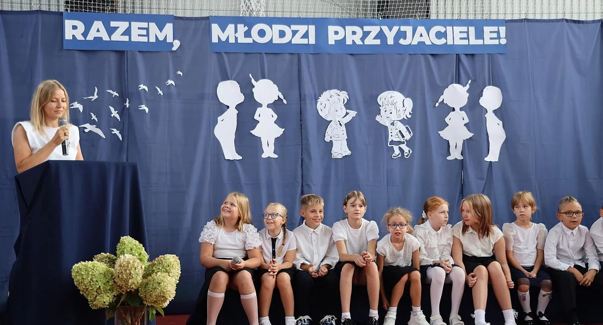 Rozpoczęcie roku szkolnego w Szkole Podstawowej nr 7 w Łowiczu (foto, film)