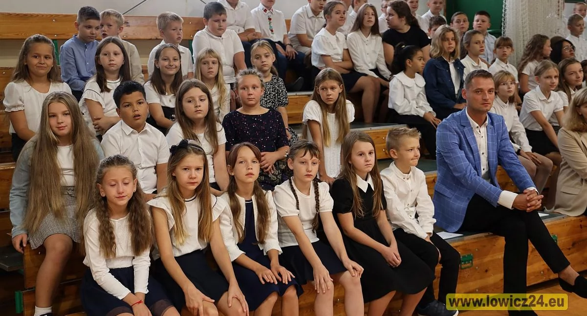 Uroczyste rozpoczęcie roku szkolnego w łowickiej Dwójce (foto, film)