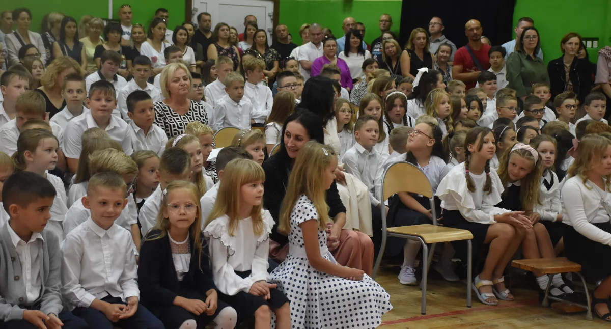 Rozpoczęcie roku szkolnego w SP im. Janusza Korczaka w Popowie (foto)