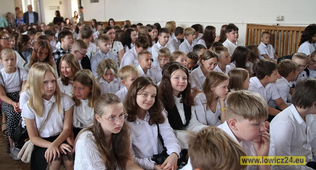 Rozpoczęcie roku szkolnego w Szkole Podstawowej nr 1 im. Tadeusza Kościuszki w Łowiczu (foto,film)