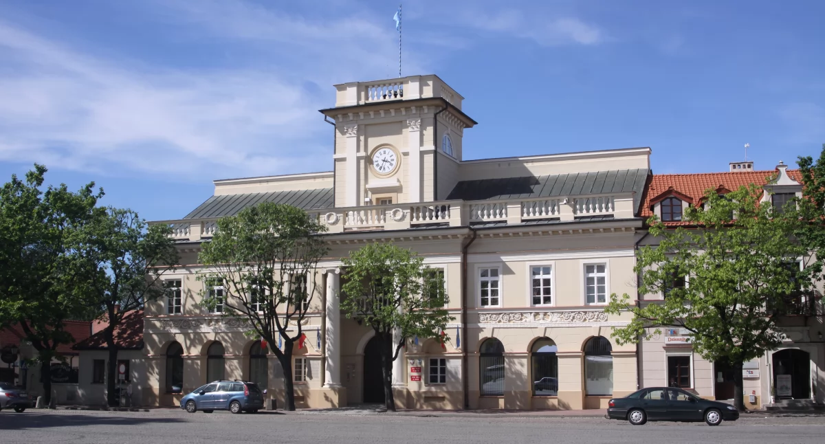 Łowicz. Były kandydat na burmistrza zatrudniony w ratuszu. Został pełnomocnikiem Mariusza Siewiery