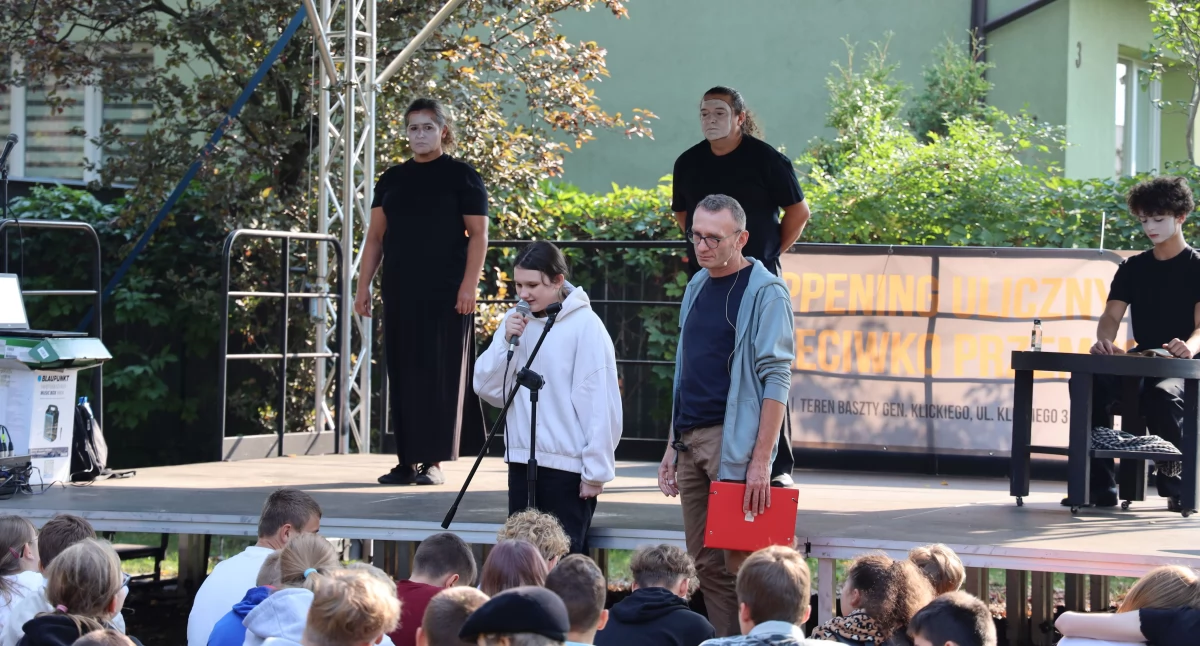 Happening przeciwko przemocy w Łowiczu (foto)