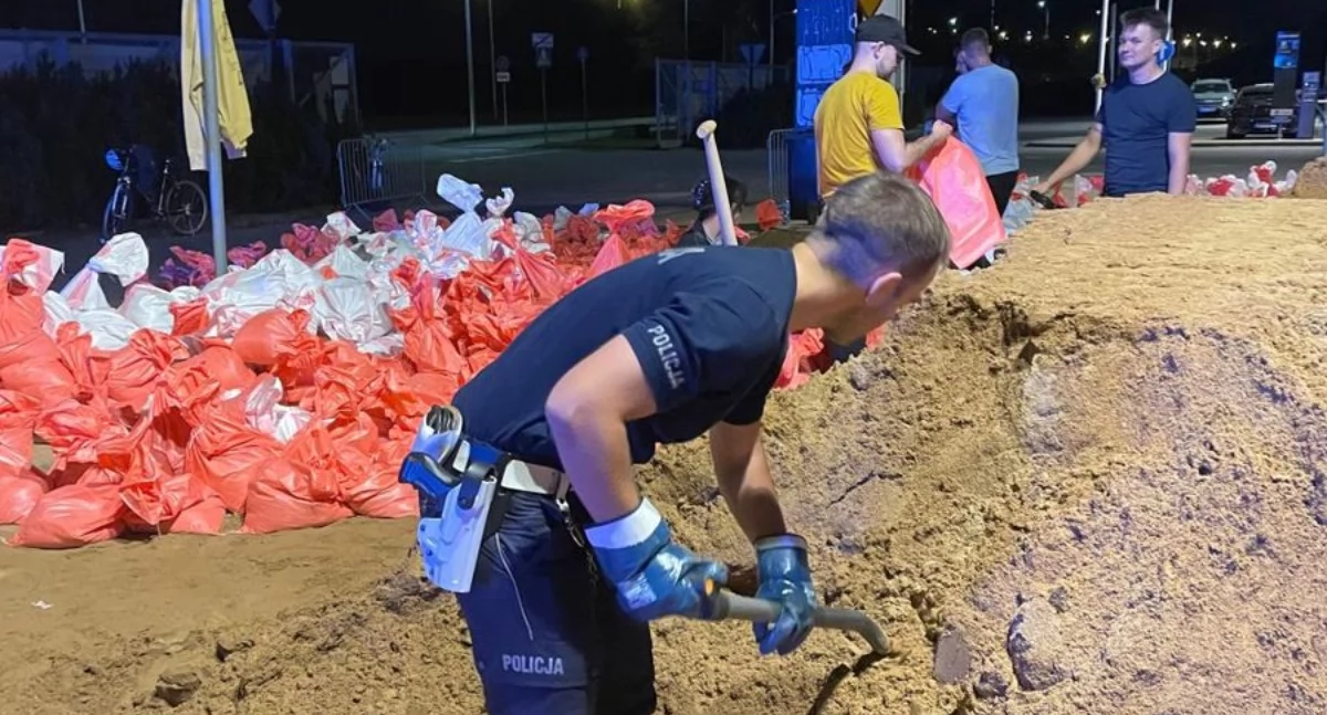 Łowiccy policjanci pomagają na południu Polski (foto)