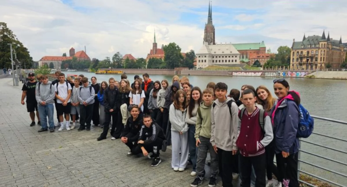 Młodzież z pijarskiej podstawówki na wycieczce na Dolnym Śląsku (foto)