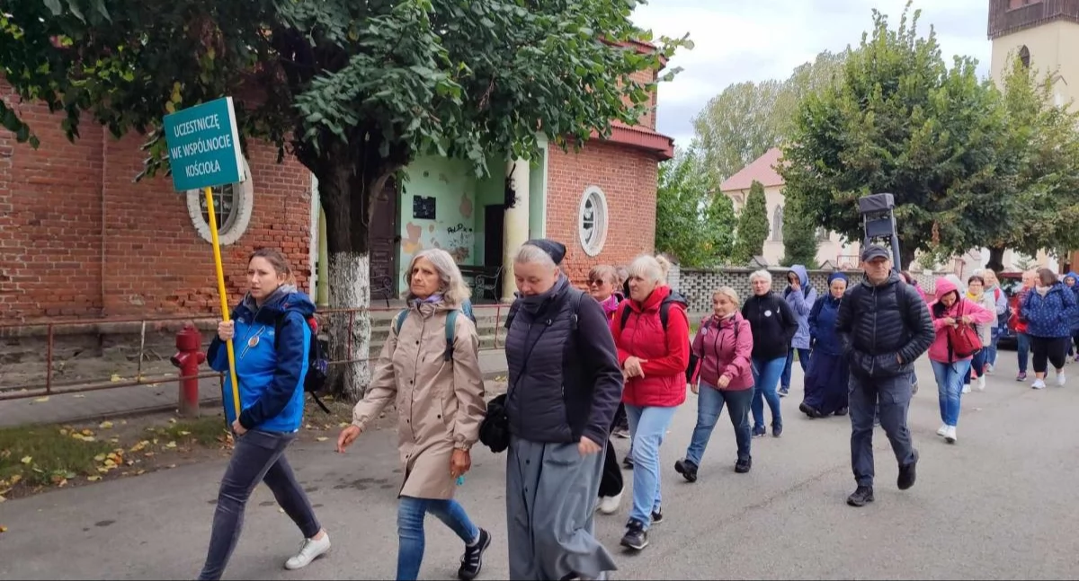 Katecheci i nauczyciele łowickich szkół pielgrzymowali do Krośniewic (foto)