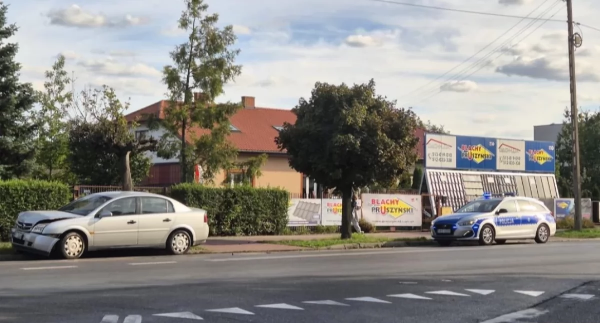 Łowicz. Kolizja na Jana Pawła II z udziałem trzech pojazdów (foto)