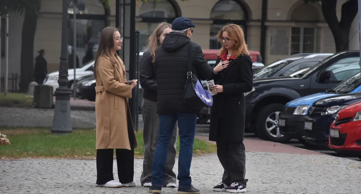 Młodzież z I LO rozmawia o Powstaniu Warszawskim (foto)