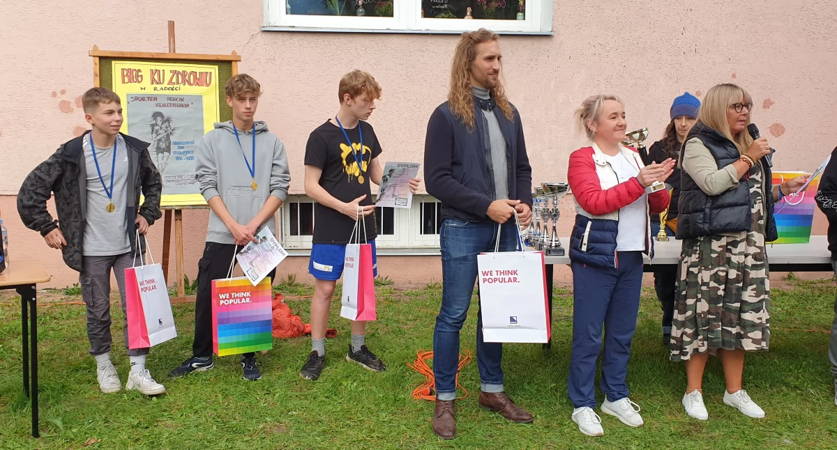 Sukces młodzieży z Kiernozi w Jesiennym Turnieju Biegów Przełajowych (foto)