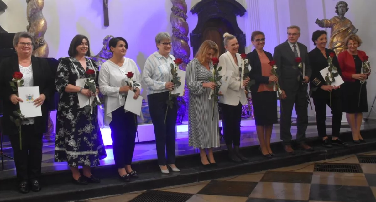 Burmistrz Łowicza przyznał nagrody z okazji Dnia Edukacji Narodowej. Kto je dostanie?