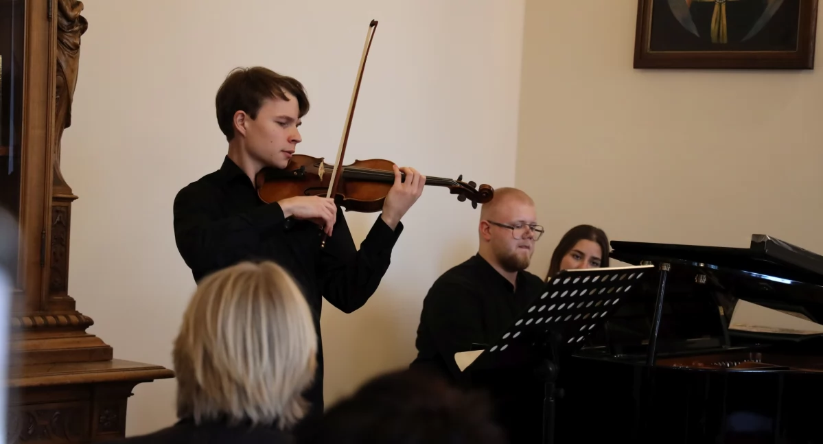 Koncert u Pani Walewskiej. Młodzi wirtuozi wystąpili w Walewicach (foto, film)