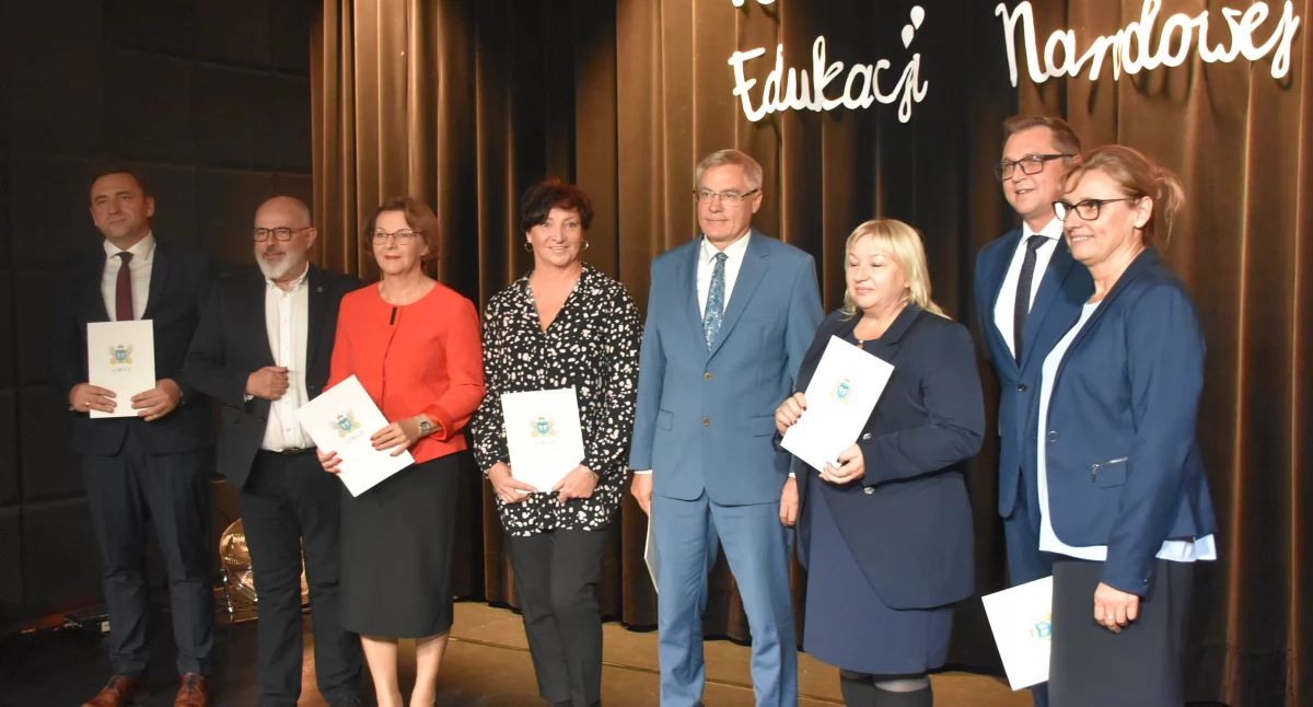 Miejski Dzień Edukacji Narodowej. Nagrody trafiły do rąk dyrektorów i nauczycieli (foto,film)