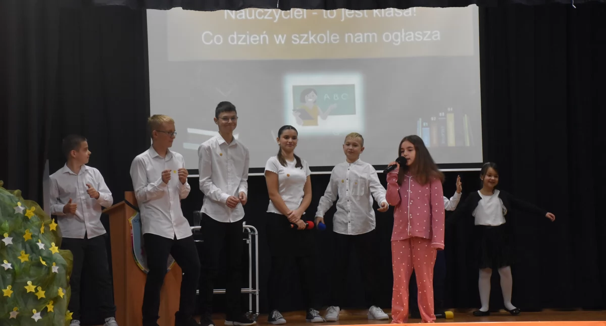 SP Popów. Najlepszego nauczyciela nie zastąpi żaden robot (foto,film)