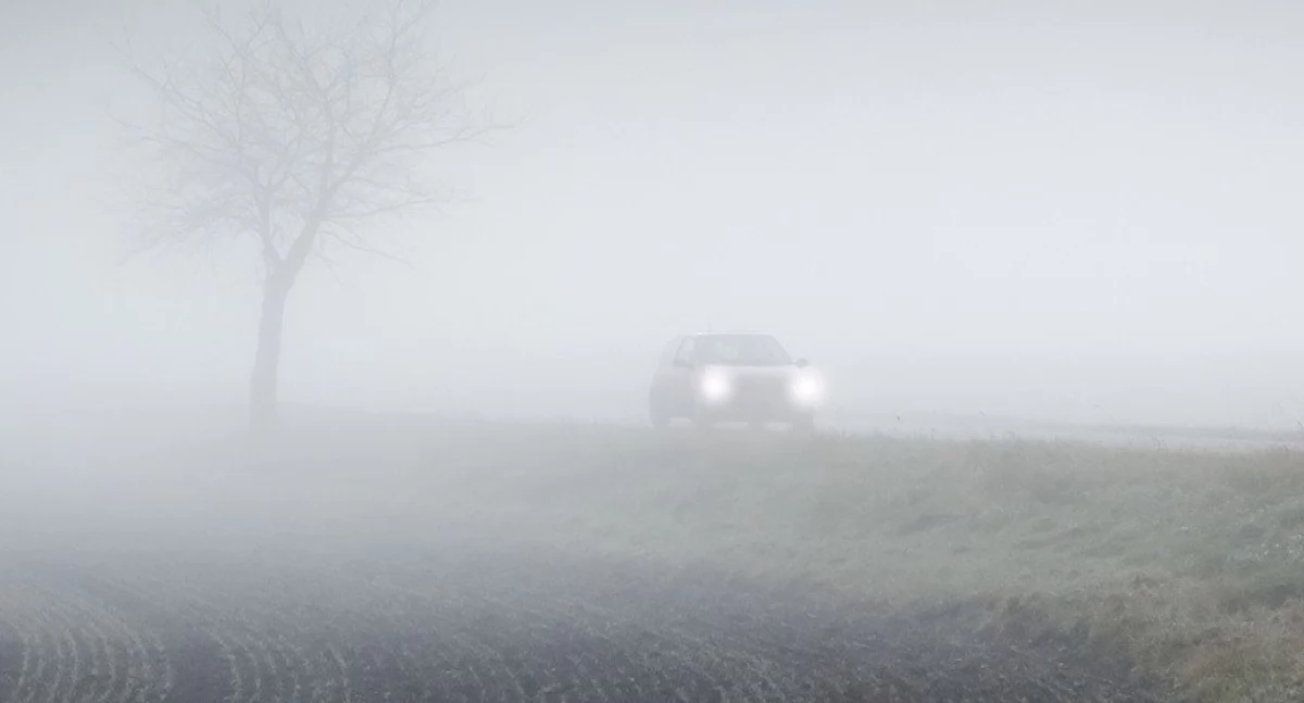 Gęste mgły w naszym regionie. IMGW ostrzega 