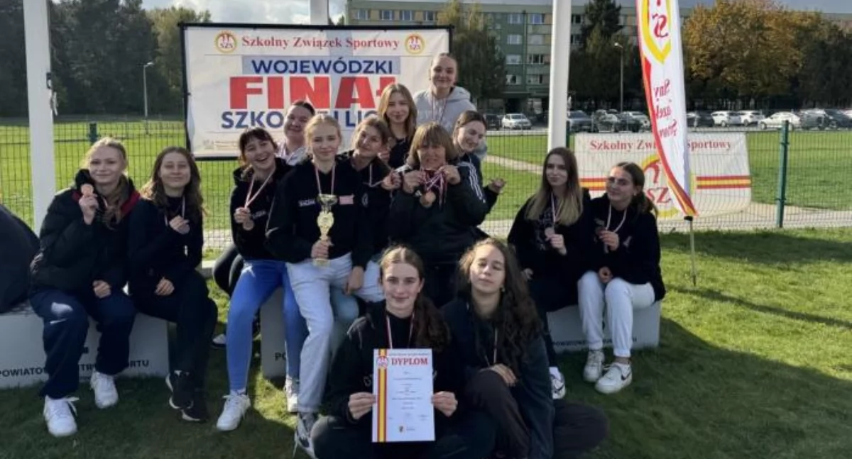 Dziewczęta z II LO na podium w finale wojewódzkim Szkolnej Ligi Lekkoatletycznej!