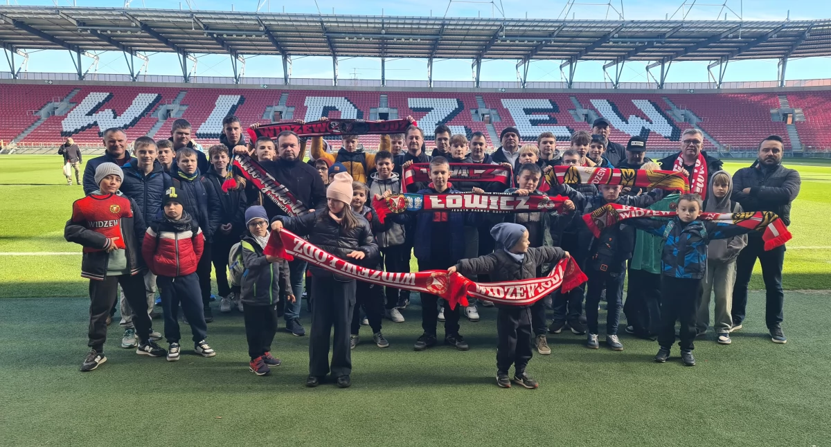 Ministranci i lektorzy z Łowicza i Piątku oraz uczniowie z Jamna na stadionie Widzewa (foto)