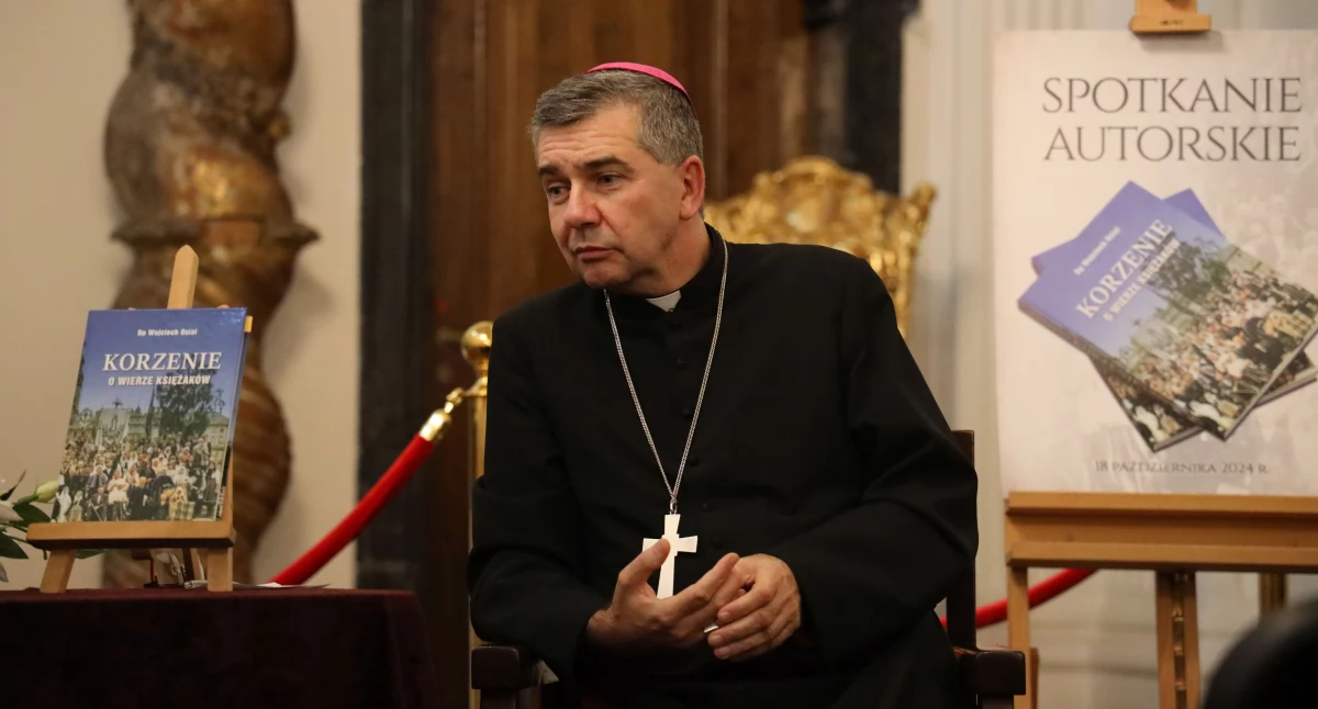 Łowicz. Promocja książki „Korzenie. O wierze Księżaków” biskupa Wojciecha Osiala (foto, film)