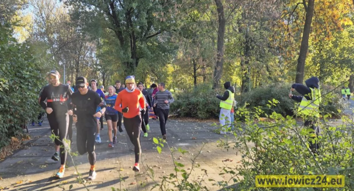Słoneczny poranek z bieganiem – 110. edycja łowickiego parkrun (foto)
