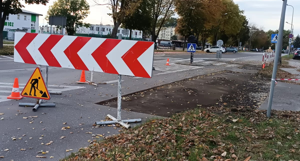 Utrudnienia w ruchu. ZUM łata dziury na ul. Starzyńskiego (foto)