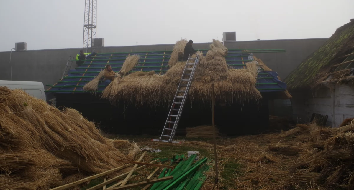 Trwają prace remontowo-budowlane w mini skansenie w Łowiczu (foto)