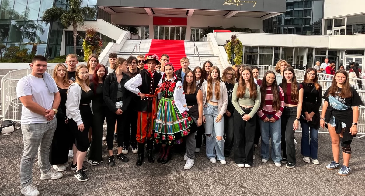 Uczniowie ZSCKR w Zduńskiej Dąbrowie realizowali projekt kulturowy we Francji (foto)