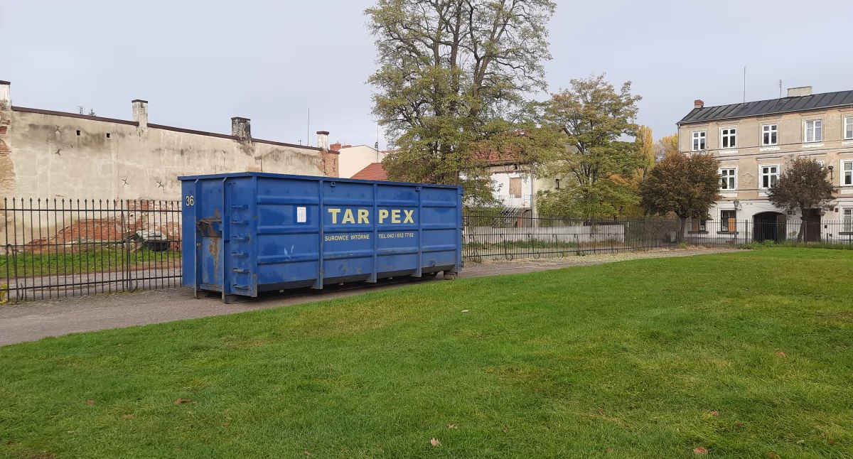 Łowicz. Trwa zbiórka makulatury, środki ze sprzedaży trafią na cele dobroczynne