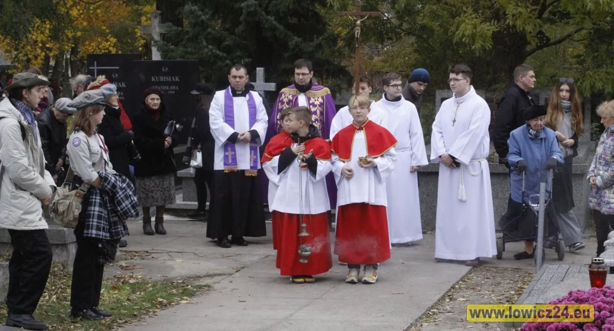 Wszystkich Świętych i Zaduszki w Łowiczu. Porządek Mszy świętych na cmentarzach i w kościołach