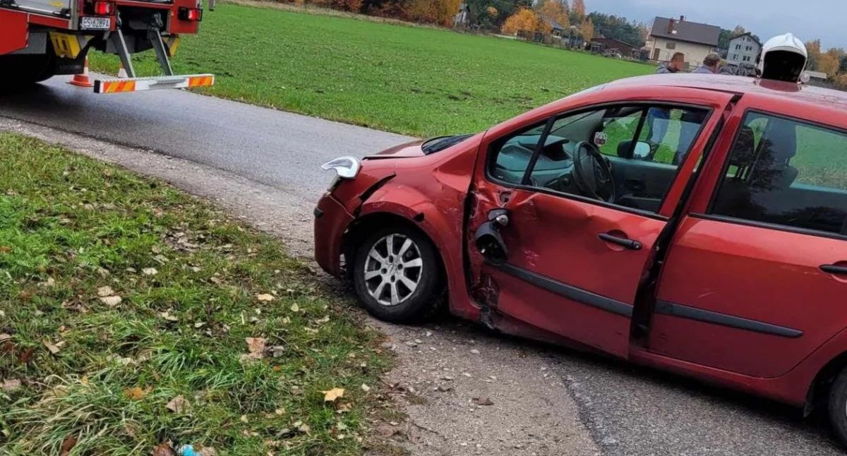 Wypadek w Bełchowie. Dwie osoby trafiły do szpitala AKTUALIZACJA