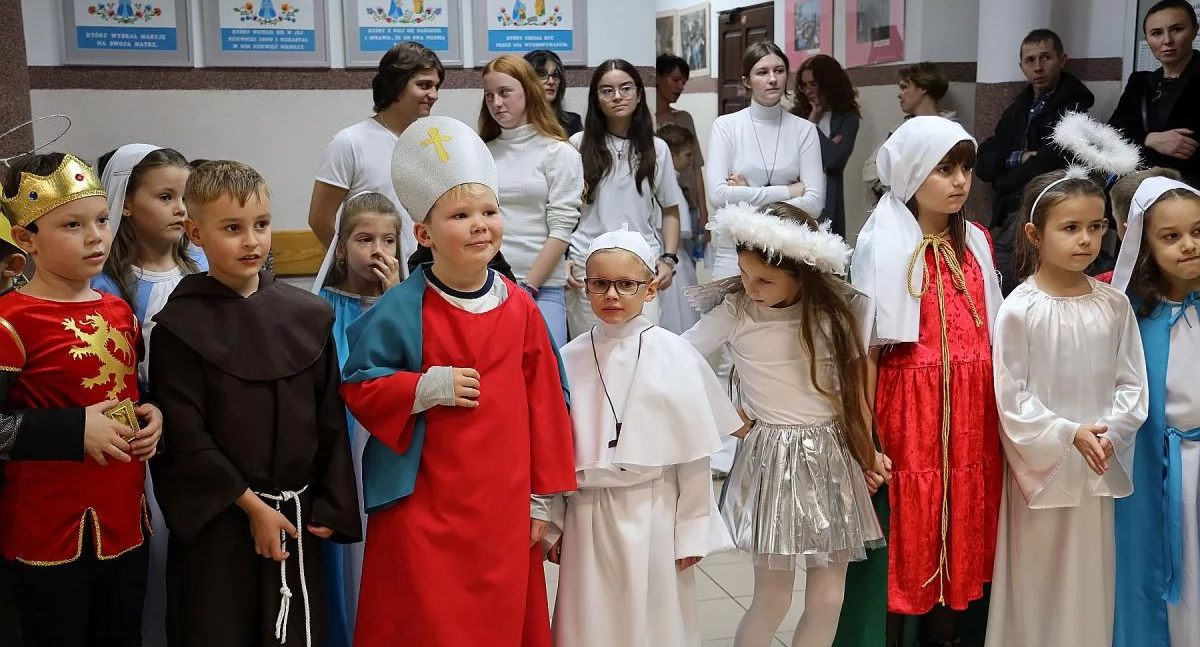 Bal Wszystkich Świętych w pijarskiej podstawówce (foto, film)