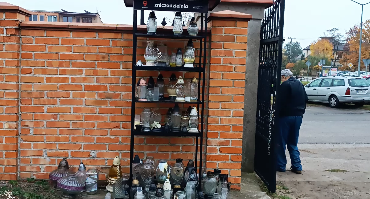 Zniczodzielnie na łowickich cmentarzach
