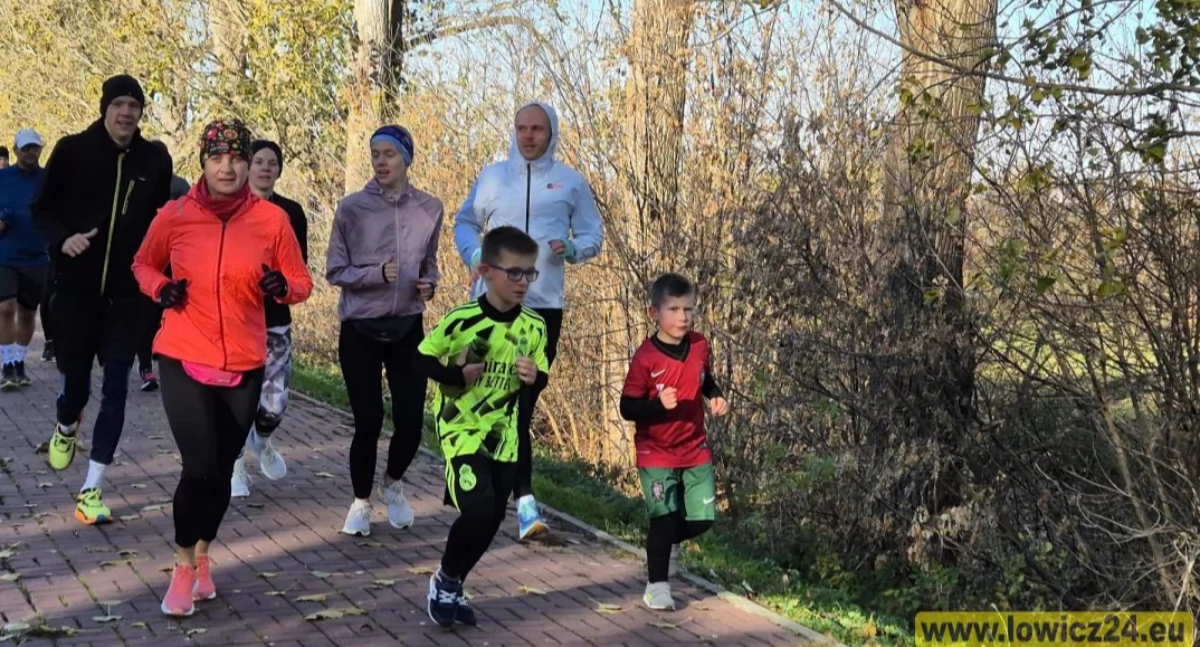 112. edycja parkrunu w promieniach jesiennego słońca (foto)